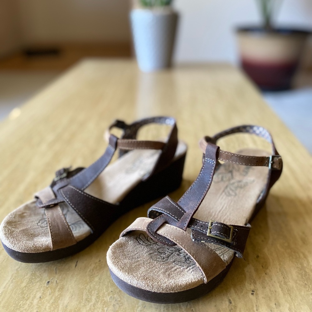 Sketchers sandals Size 8